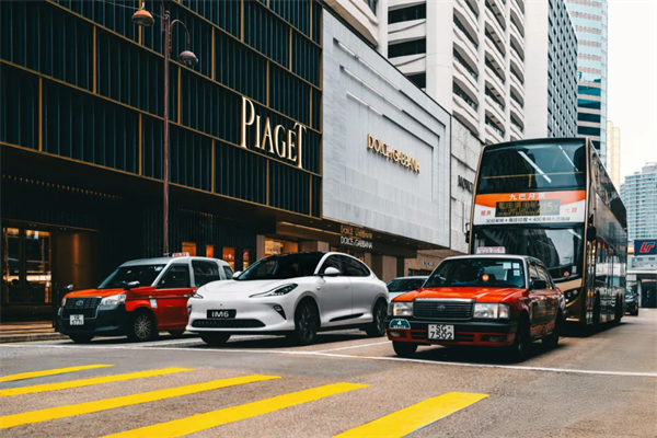 智己汽车重磅登陆香港市。6系双车同步上市