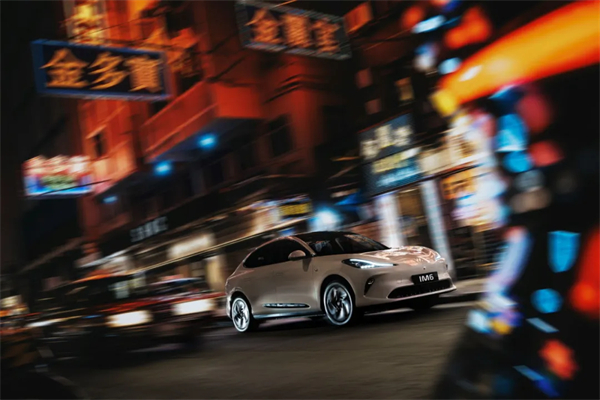 智己汽车重磅登陆香港市场，6系双车同步上市