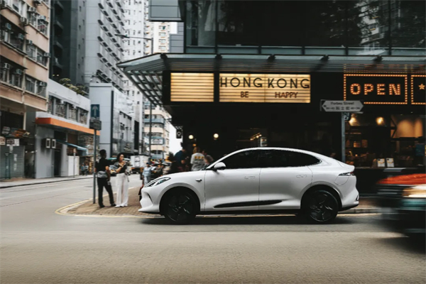 智己汽车重磅登陆香港市。6系双车同步上市